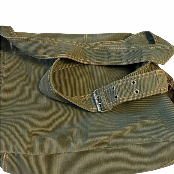 Levi’s Green Corduroy Messenger Bag-Flap style Pocket- Numerous pockets - Picture 7 of 10